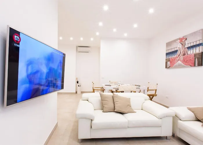 Style House A Few Step From Main Square 소렌토